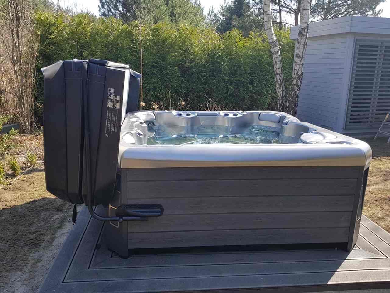 vita-spa-jacuzzi-na-dworze