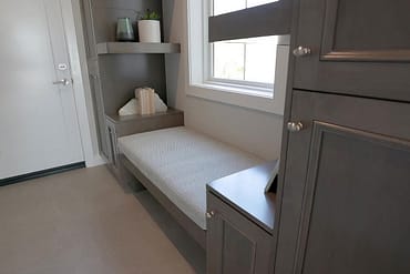 Nowoczesne szafy do przedpokoju z siedziskiem (2)