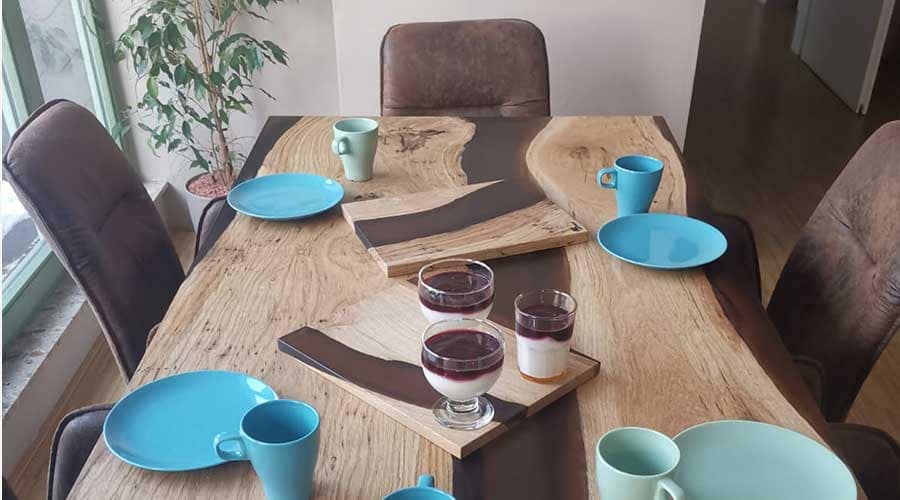 Stoły-z-transparentną-żywicą-epoksydową--fot-3